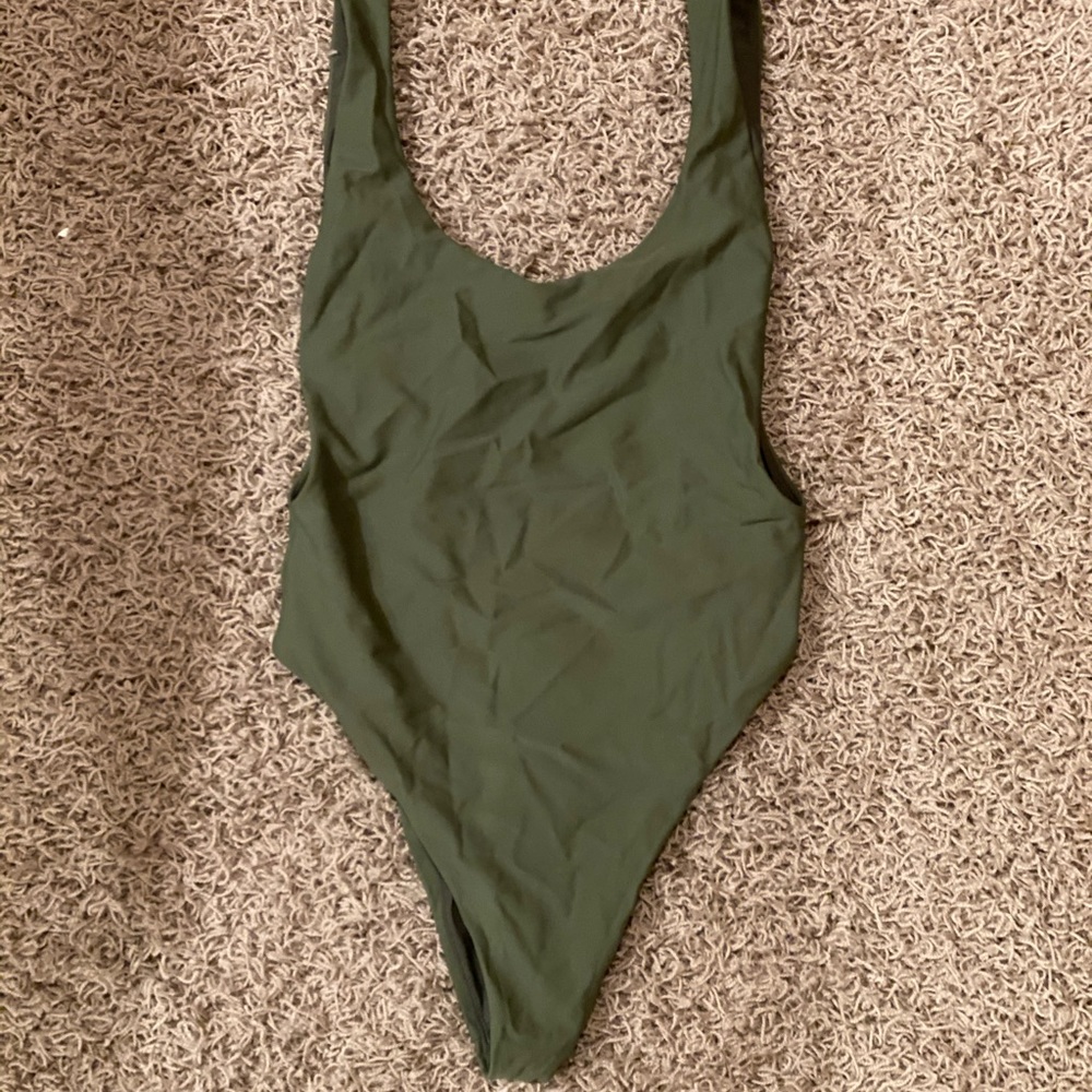 Aeries Olive One Piece -high cut 💚💚